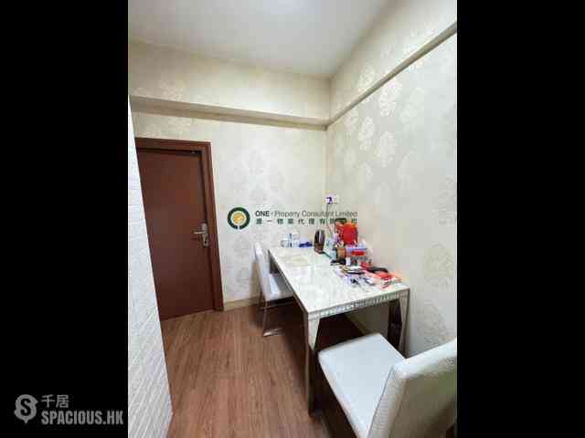 Sai Ying Pun - Tung Lee Building 01