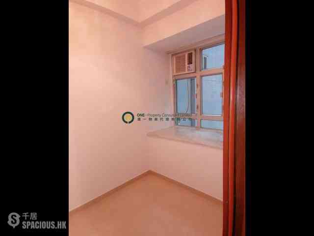Sheung Wan - Man King Building 03