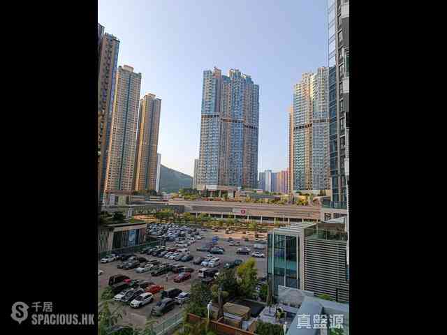Tseung Kwan O - The Parkside Block 2 01