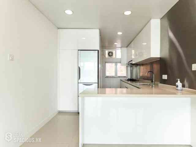 Chung Hom Kok - Cypresswaver Villas Block C 08