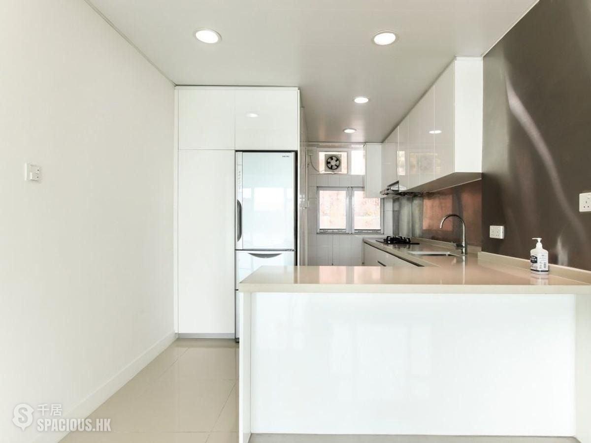 Chung Hom Kok - Cypresswaver Villas Block C 01