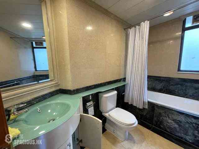 Mid Levels Central - Fairlane Tower 06