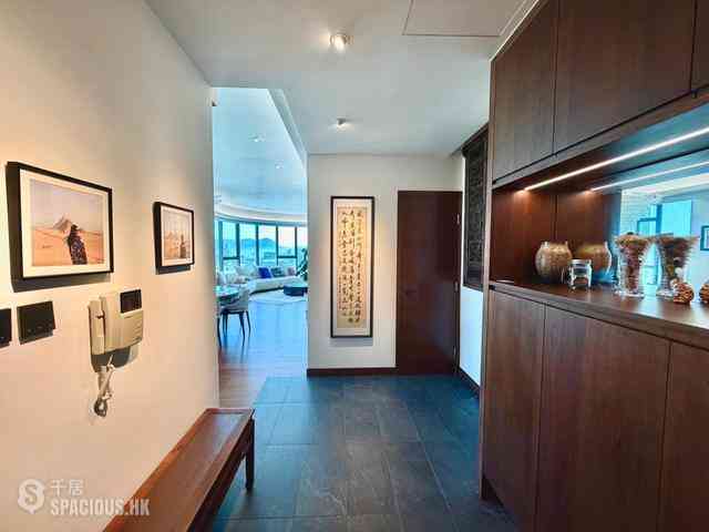 Mid Levels Central - Fairlane Tower 06