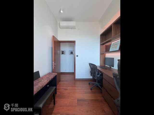 Mid Levels Central - Fairlane Tower 07