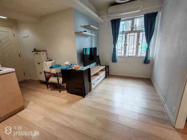 Shek Tong Tsui - Chong Yip Centre Block C 02