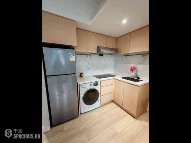 Shek Tong Tsui - Chong Yip Centre Block C 05