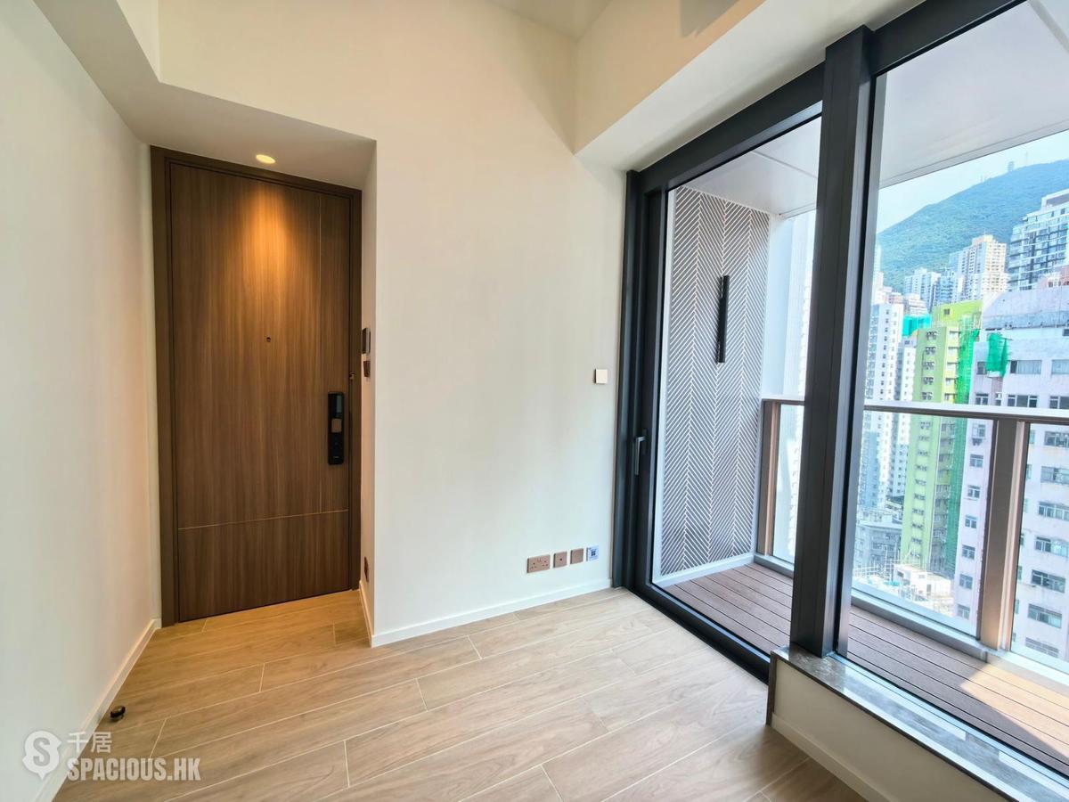 Sai Ying Pun - Des Voeux W Residence 01