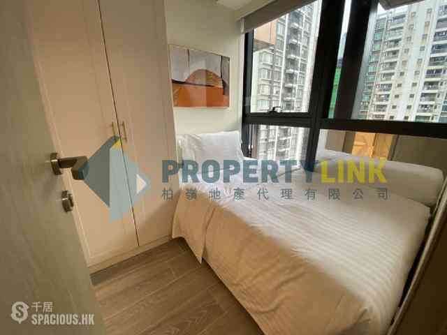Sai Ying Pun - The Queens 05