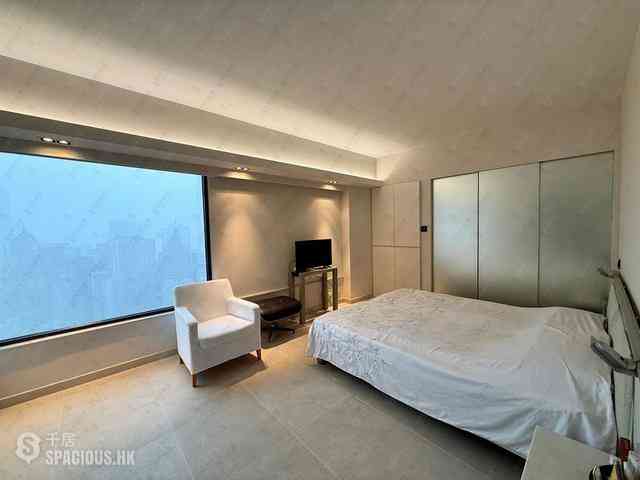 Central - The Royal Court 41