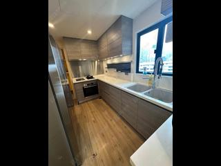 Mid Levels East - Bowen Place 06