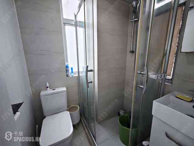 Sai Ying Pun - Fook Moon Building 03