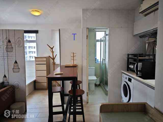 Sai Ying Pun - Fook Moon Building 01