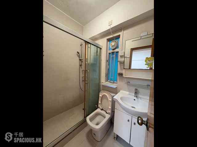 Wan Chai - Tonnochy Towers Block B 09