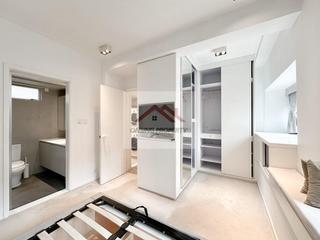 Mid Levels Central - The Rednaxela 06
