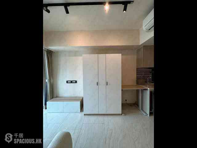 Sai Ying Pun - King's Hill 01