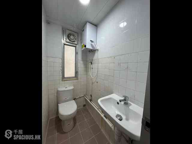 Sai Ying Pun - 256-258, Queen's Road West 02