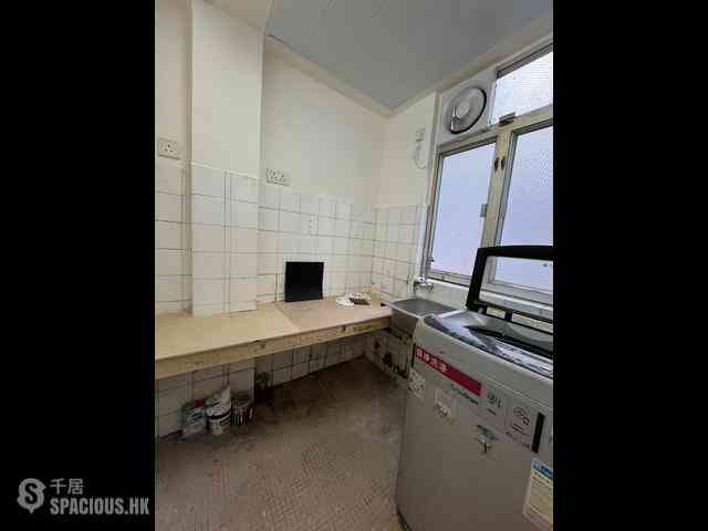 Sai Ying Pun - 256-258, Queen's Road West 03