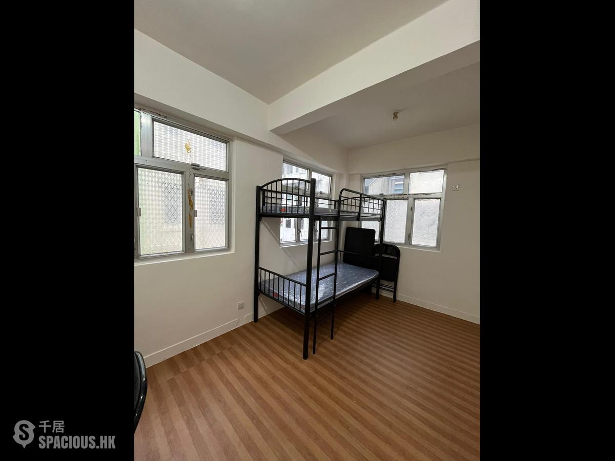 Sai Ying Pun - 256-258, Queen's Road West 01
