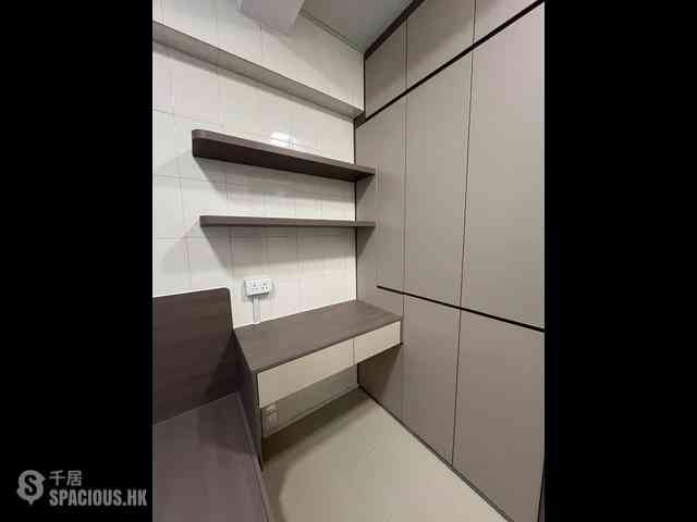Sai Ying Pun - 246, Queen's Road West 06