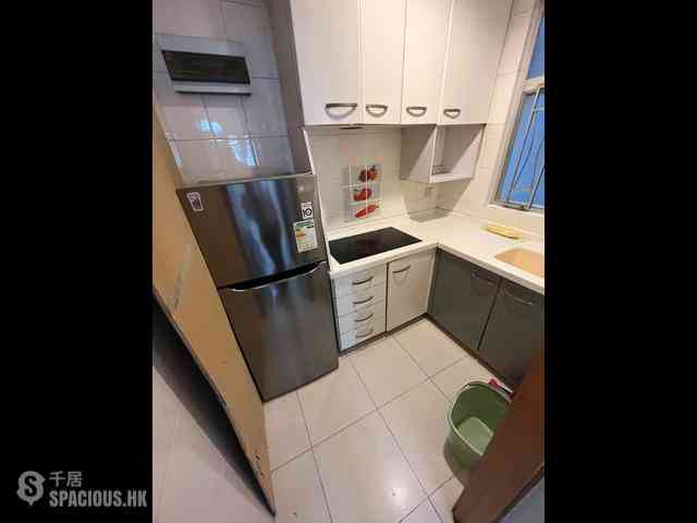 Sai Ying Pun - Lee Wah Mansion 03