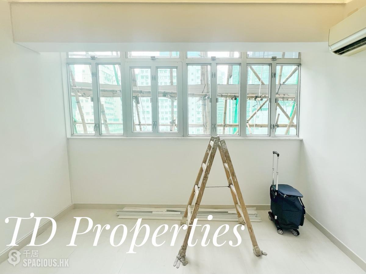 Causeway Bay - Lai Yuen Apartments 01