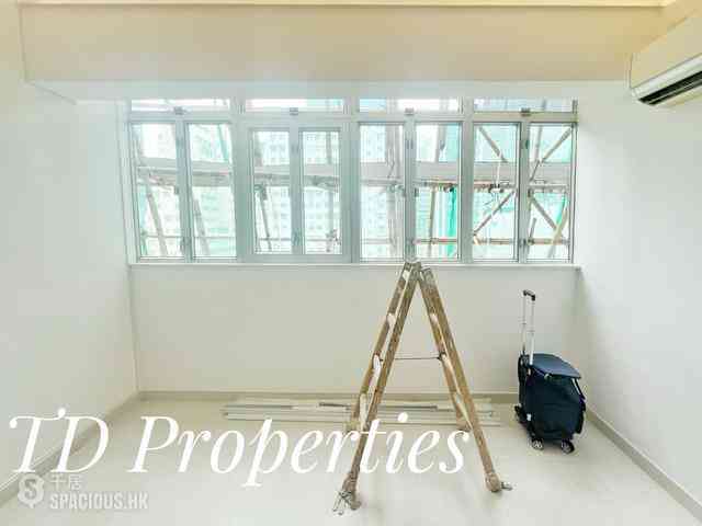 Causeway Bay - Lai Yuen Apartments 01