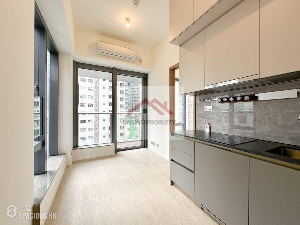 Sai Ying Pun - Des Voeux W Residence 01