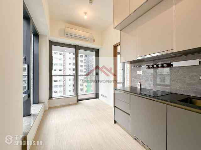 Sai Ying Pun - Des Voeux W Residence 01
