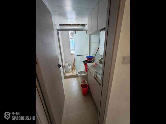 Wan Chai - Hennessy Building 01