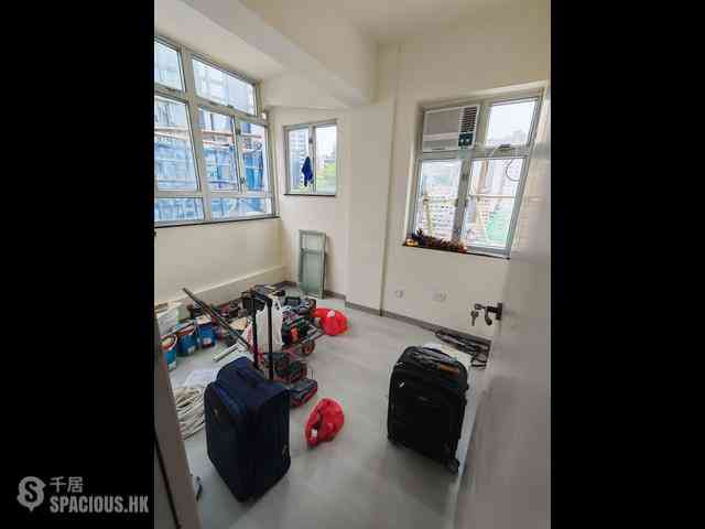 Wan Chai - Hennessy Building 02
