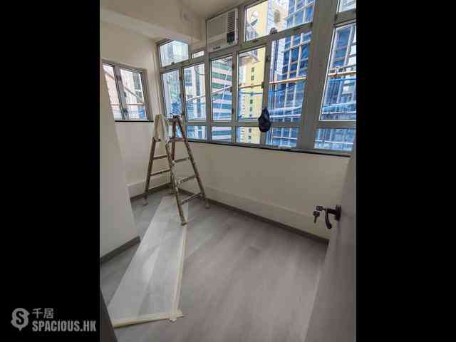 Wan Chai - Hennessy Building 06