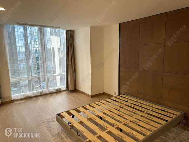 Wan Chai - Convention Plaza Apartments 06