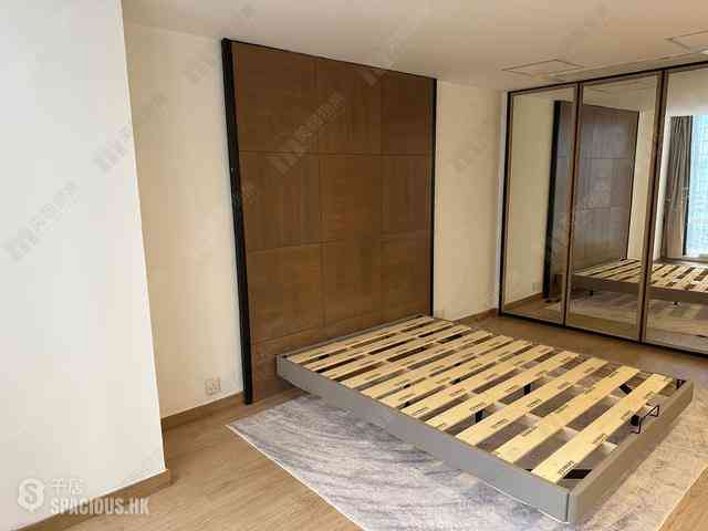 Wan Chai - Convention Plaza Apartments 07