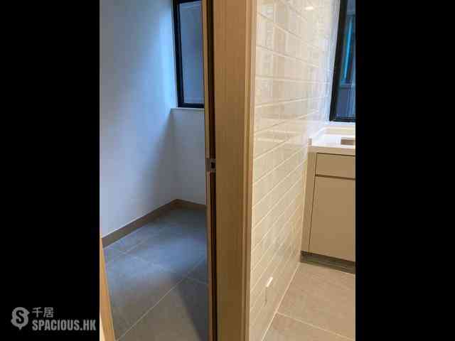 Mid Levels Central - 62B, Robinson Road 08