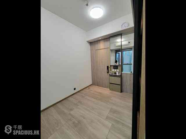 Sai Ying Pun - Two・Artlane 01