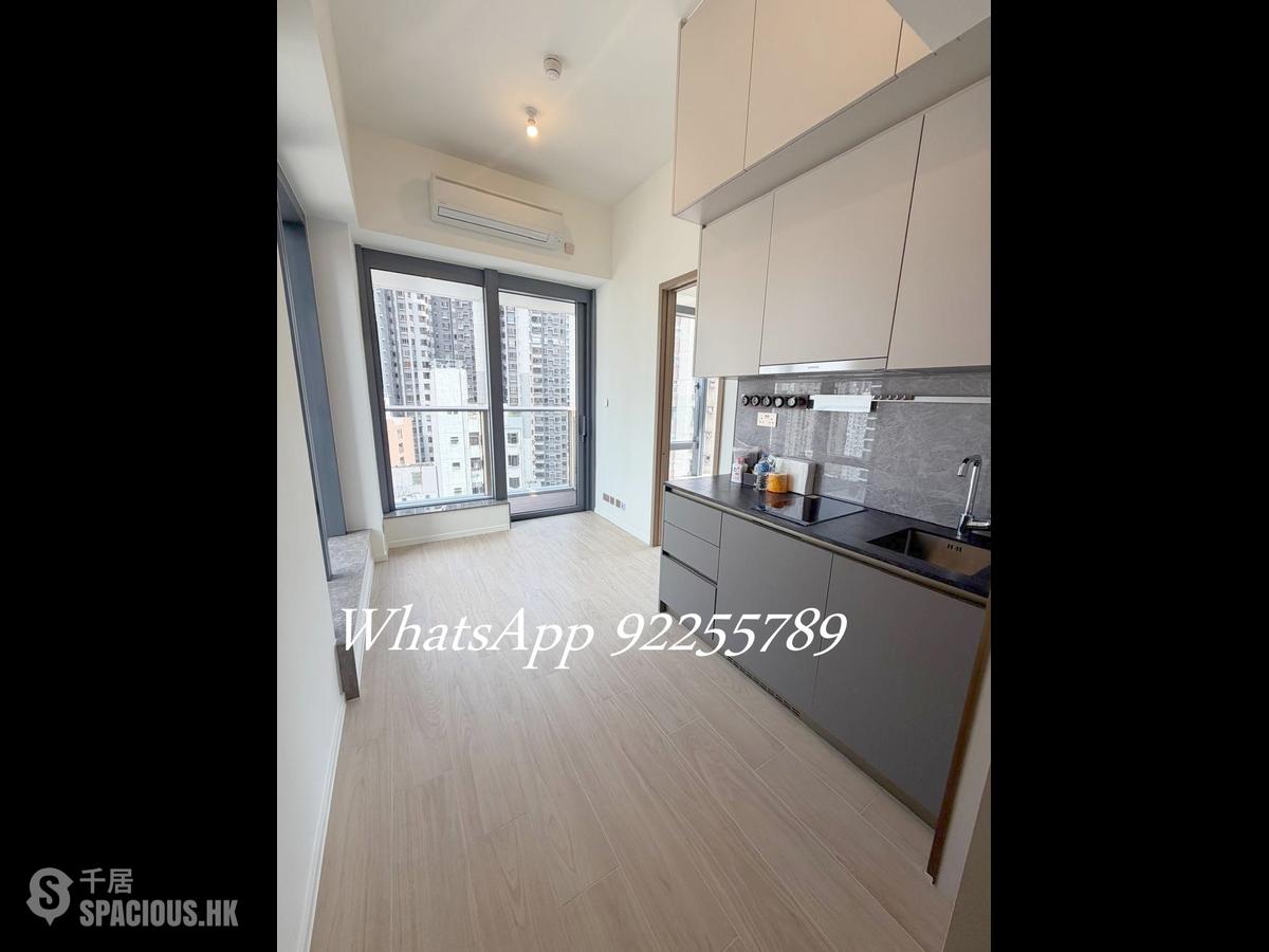 Sai Ying Pun - Des Voeux W Residence 01