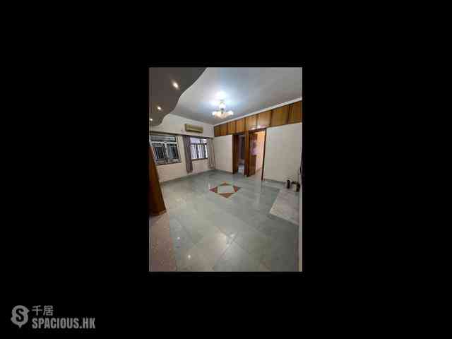 Kennedy Town - Luen Hing Apartments 01