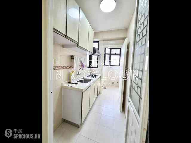 Yau Ma Tei - Sun Wah Building 04