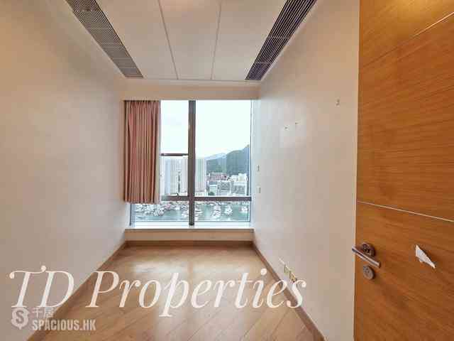 Ap Lei Chau - Larvotto 12