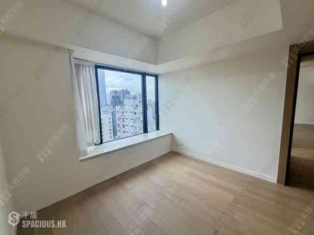 Mid Levels Central - Gramercy 17