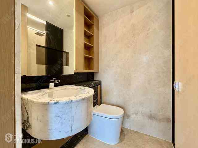 Mid Levels Central - Gramercy 34