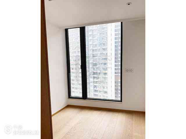 Mid Levels Central - Gramercy 06