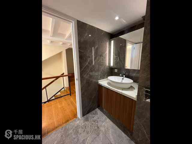 The Peak - Strawberry Hill 11