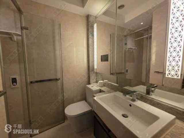Wan Chai - The Avenue Phase 2 Block 2 04