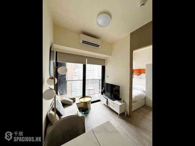Sai Ying Pun - The Queens 03