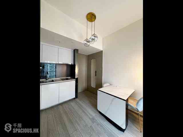 Sai Ying Pun - The Queens 05