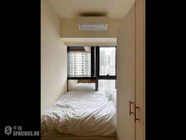 Sai Ying Pun - The Queens 08