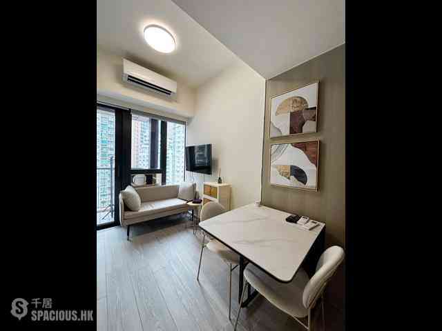 Sai Ying Pun - The Queens 01