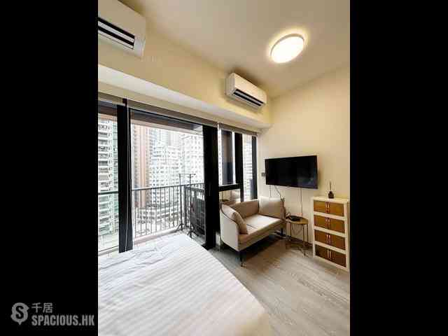 Sai Ying Pun - The Queens 02