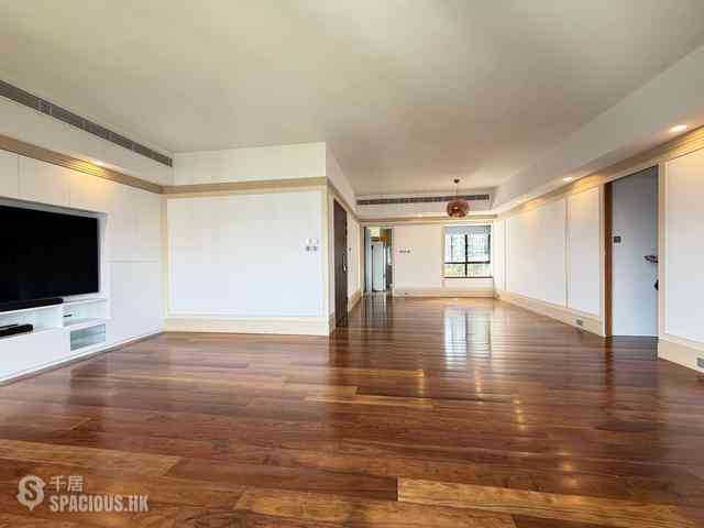 Mid Levels East - Bowen Place 05